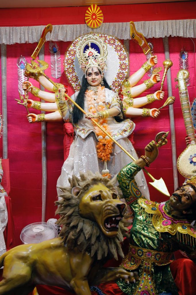 ब्रह्माकुमारी संस्था द्वारा सजाई गई चैतन्य देवियों की झाँकी को कवर करने पहुंची आज तक की टीम